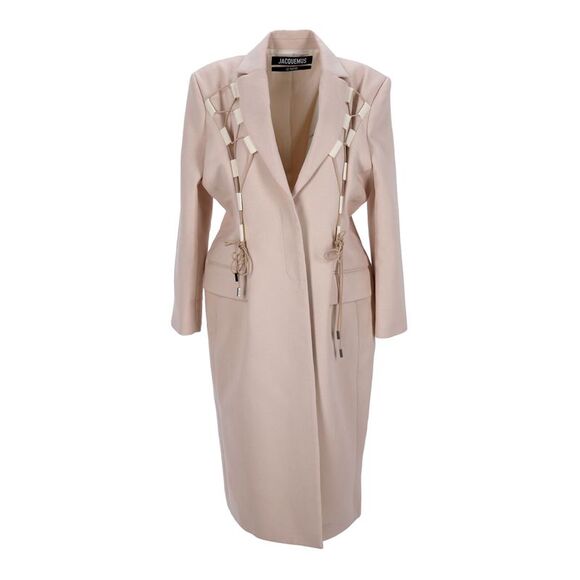 ★JACQUEMUS★ LE MANTEAU LACCIU レースアップ ウール コート JACQUEMUS Le Manteau Lacciu in Light Beige | FWRD